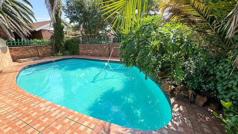 Garden Oasis 3 Bedroom Home With Pool &amp; Lapa In Dennesig