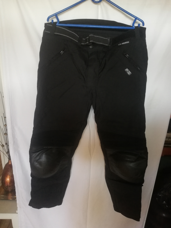 QUALITY WATERPROOF TEXTILE &amp; LEATHER MOTORCYCLE TOURING PANTS. SIZE 34 WAIST.