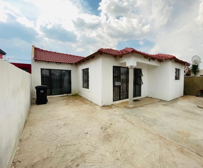 2 Bedroom house in Protea Glen Ext 12 For Sale