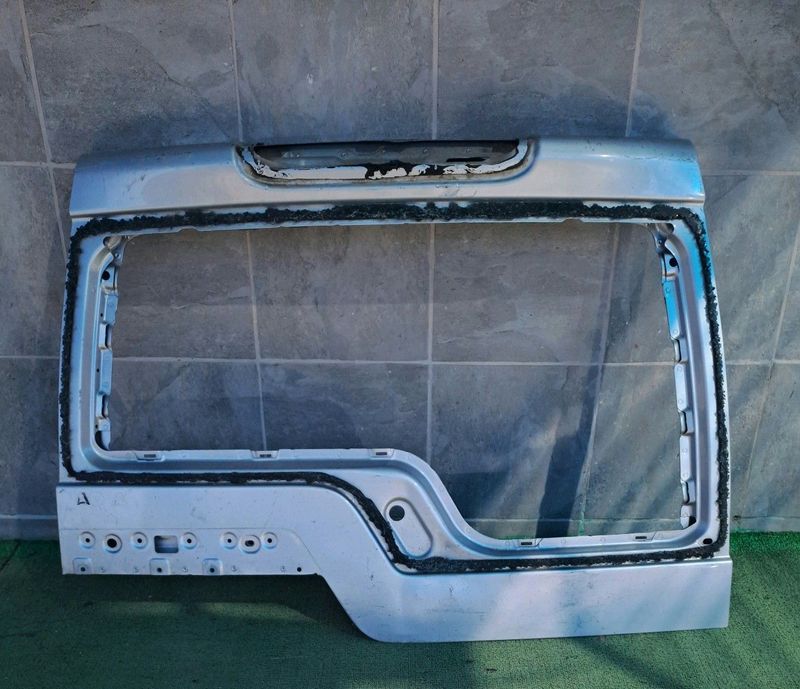 Land rover discovery 3 tailgate