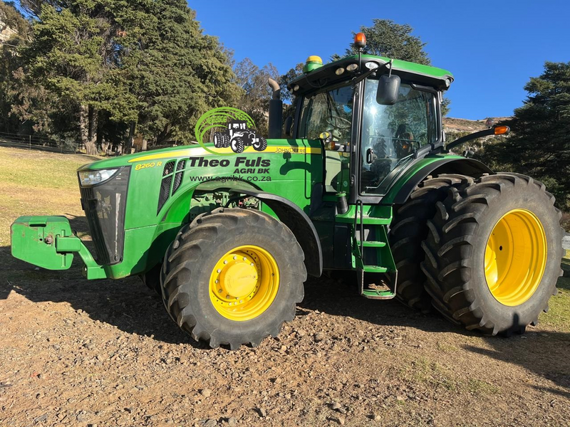 2014 John Deere 8260 R