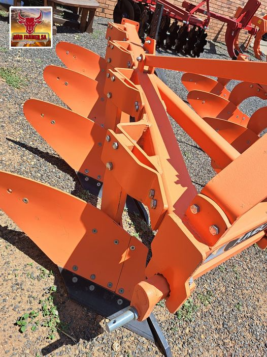 New Fieldking jumbo mouldboard ploughs available for sale at Mad Farmer SA