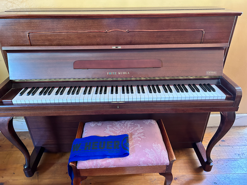 Upright piano