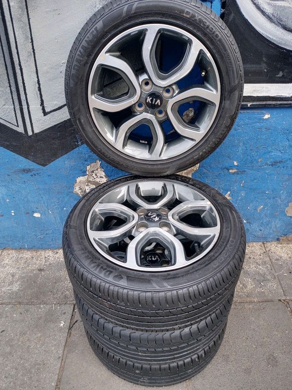 A Set of 15inch Rims And TYRES Kia pecatio