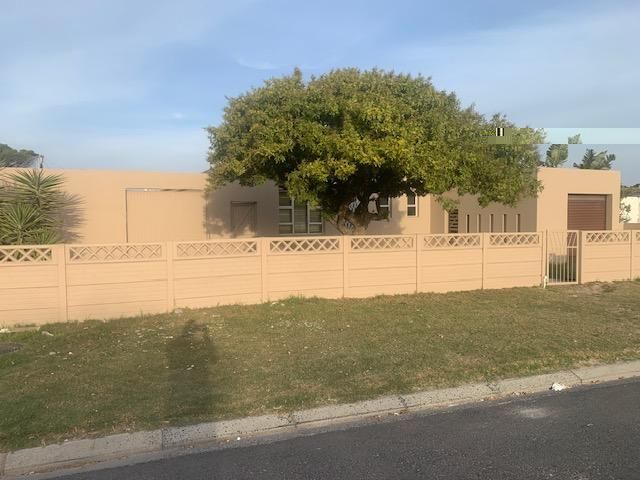 Large Plot with 3 Bedroom Main House &#43; 2 Separate Entrances