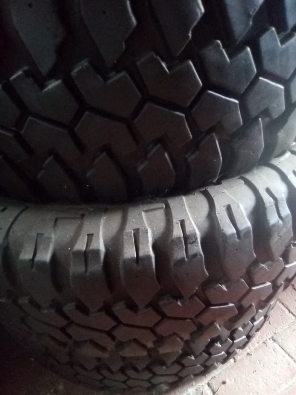 2x305/30/20 Michelin muds tyres