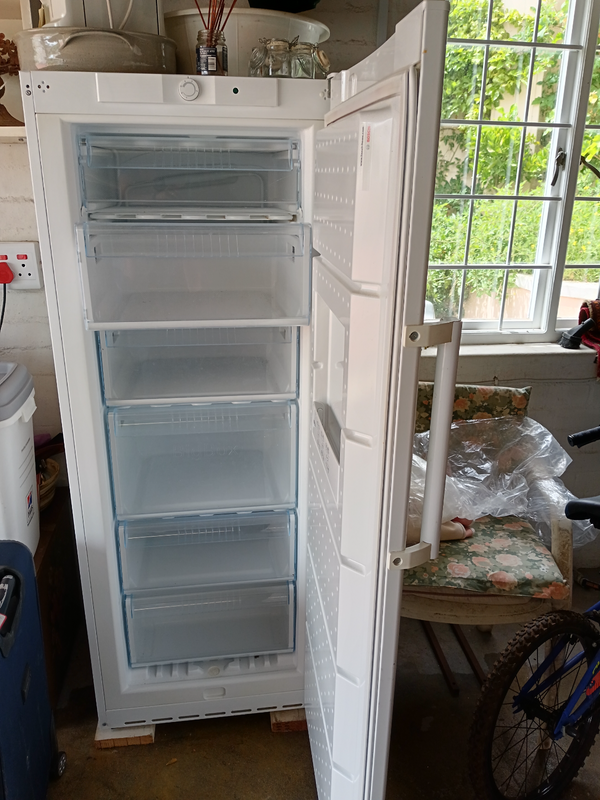 Freezer Bosch  excellent condition