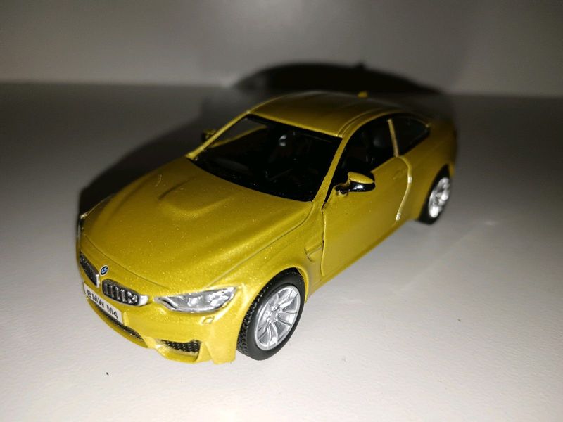 BMW M4 Coupe 1/32