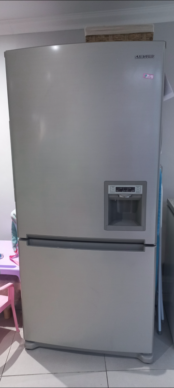 Samsung Refrigerator 710L