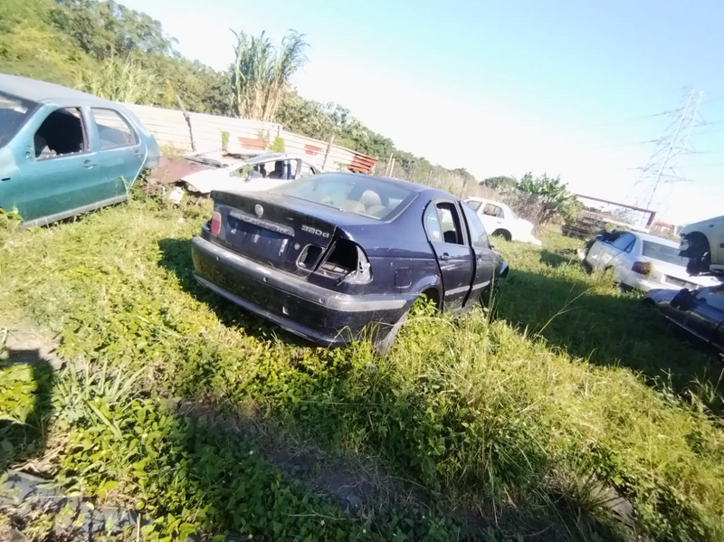 2001 bmw E46 breaking up for parts