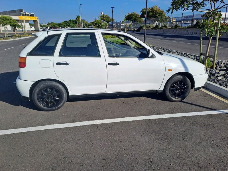 Vw polo playa 1.4 for sale 1998 model 5 speed manual Hatchback