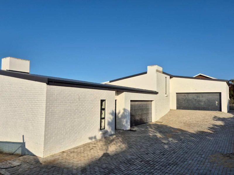 Ultimate Comfortable 3 Bedroom Single Storey House with Sea Views in Island View - Mossel Bay! - ...
