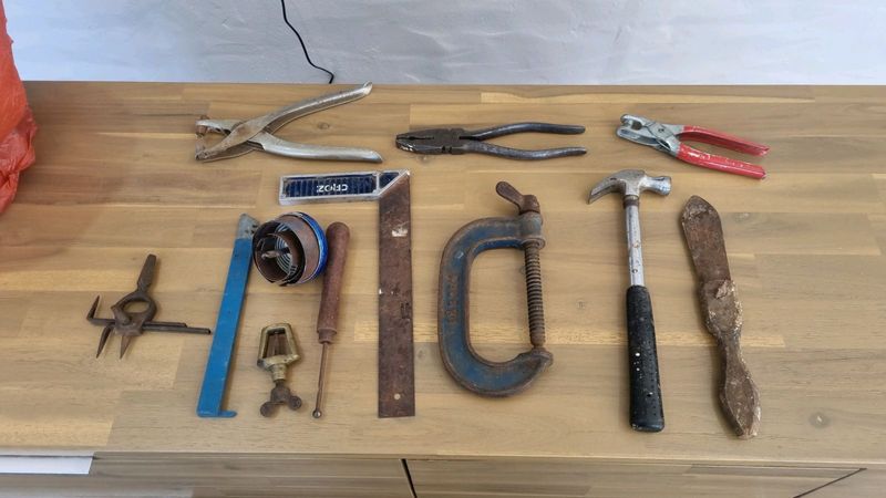 Vintage hand tools for sale take the lot for R200.