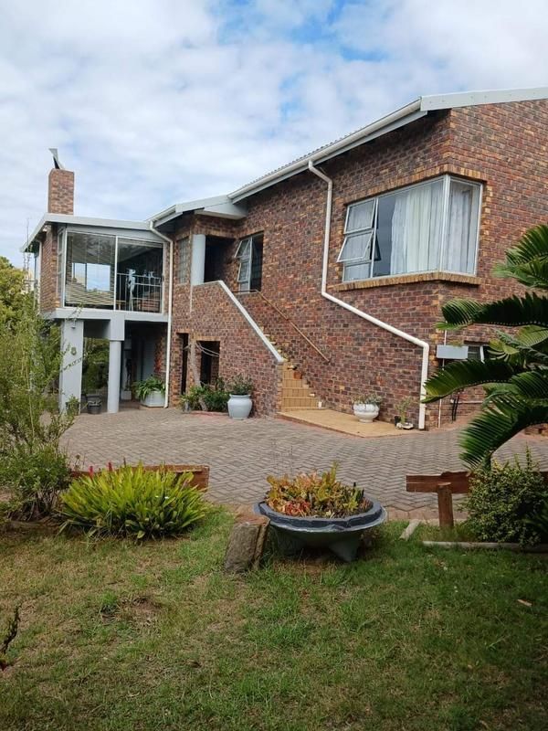 Beautiful double story 3 bedroom house for sale in Wavecrest Jeffreys Bay