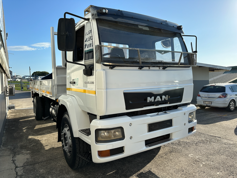 2018 MAN CLA 15-220 8 TON WITH DROPSIDES