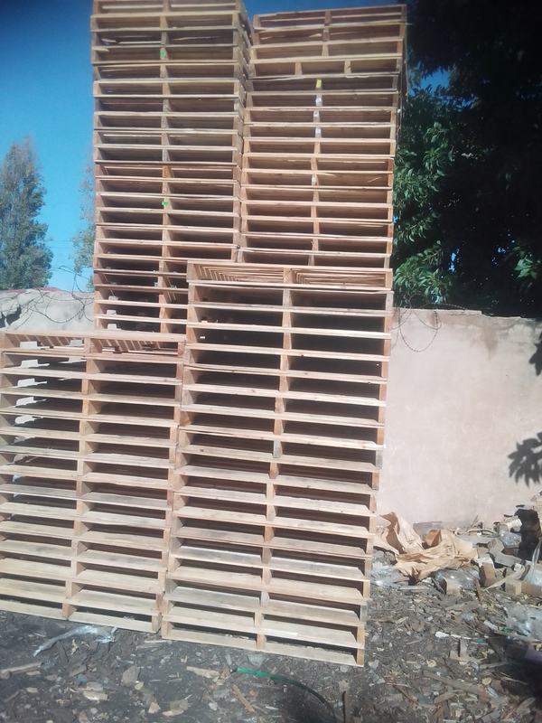 We buy and sale wooden pallet