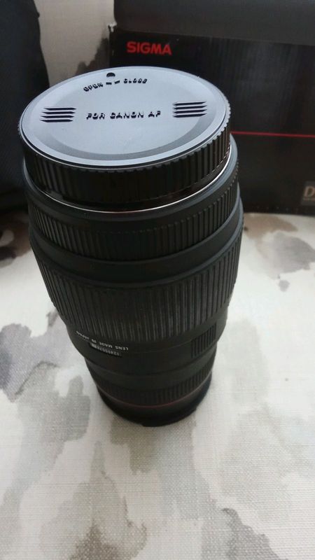 Sigma macro Lens for use on Canon (70-300mm)