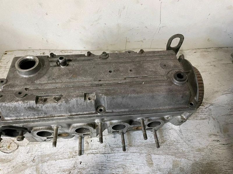 Mazda b3 cylinder head