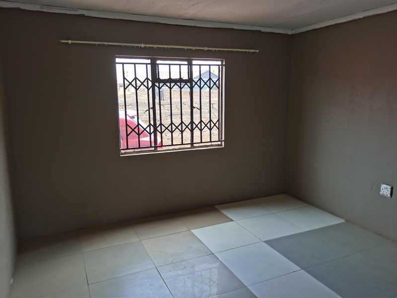 N suite room with own bathroom Available for rental in Protea Glen Ext 12