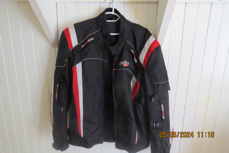 Speed, protective &amp; weatherproof biker&#39;s jacket, extra large, Air vent system.