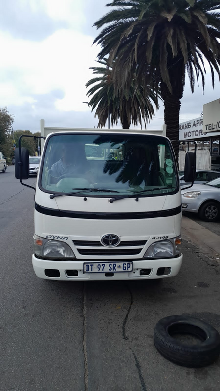 Toyota dyna 4093 driving school dropside in a great condition for sale at an affordable amount