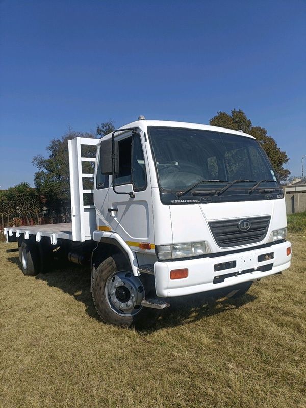 Nissan UD80 8ton  track for sale