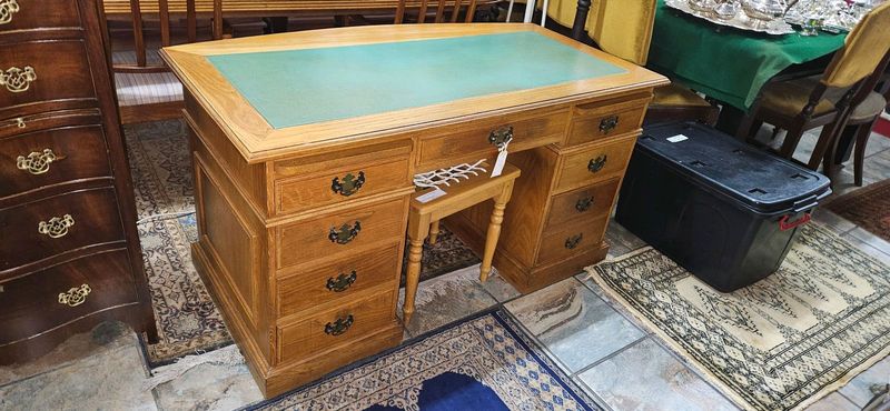 Oak Leather-top Desk 9-drawer