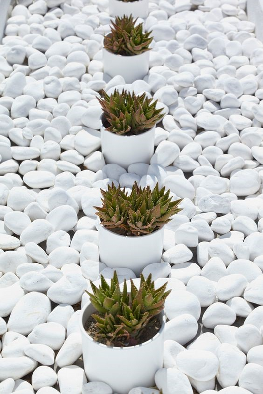 Stone and Bark, your supplier for White Chip, Marine Mix, White Rose and Namib Red Pebbles ...
