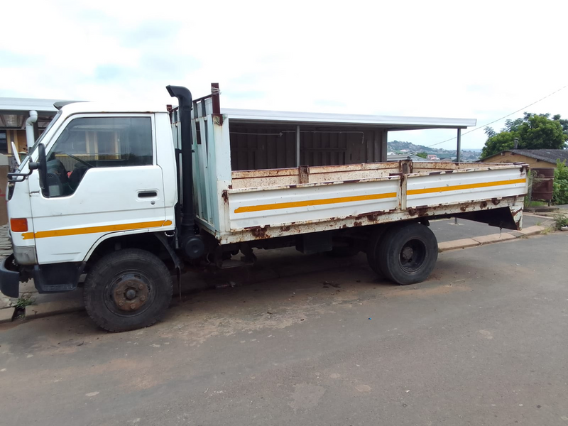 TOYOTA DYNA 4 TON TRUCK FOR SELL