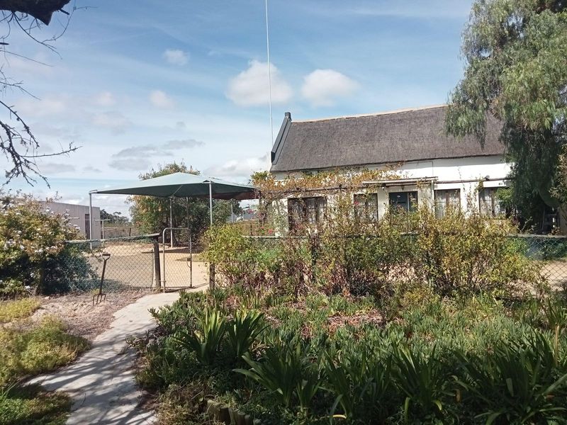 Off Grid living with 3 Boreholes and solar  in Hopefield