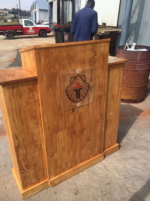 WOODEN BOOKLEDGE PULPITS AND PODIUMS