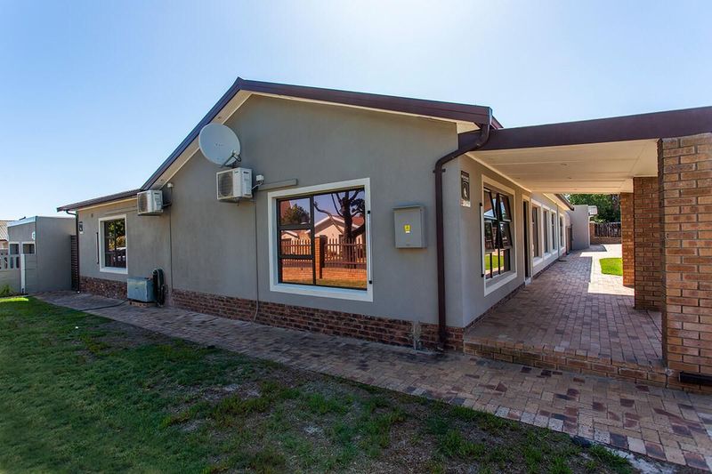 Charming and Spacious 4-Bedroom House for sale in Protea Heights