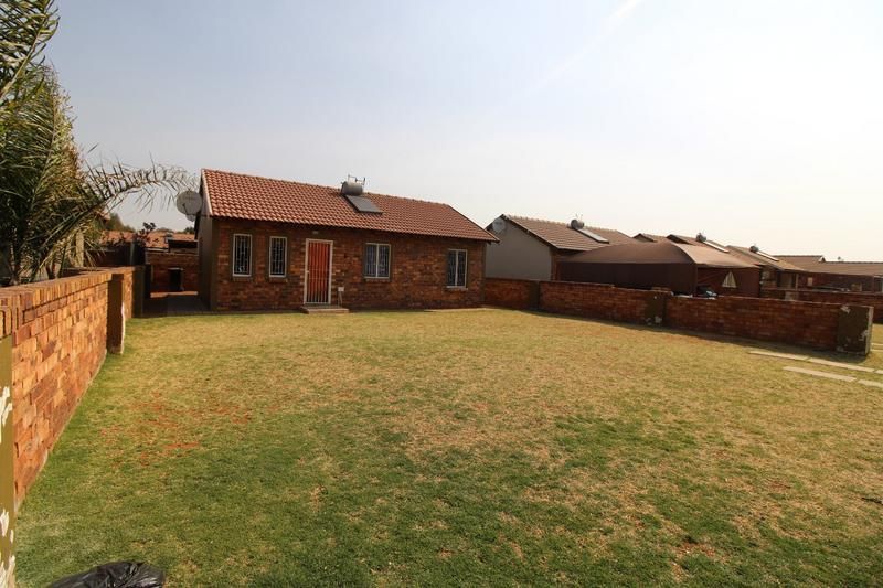 Property for rental in Tswelopelo estates