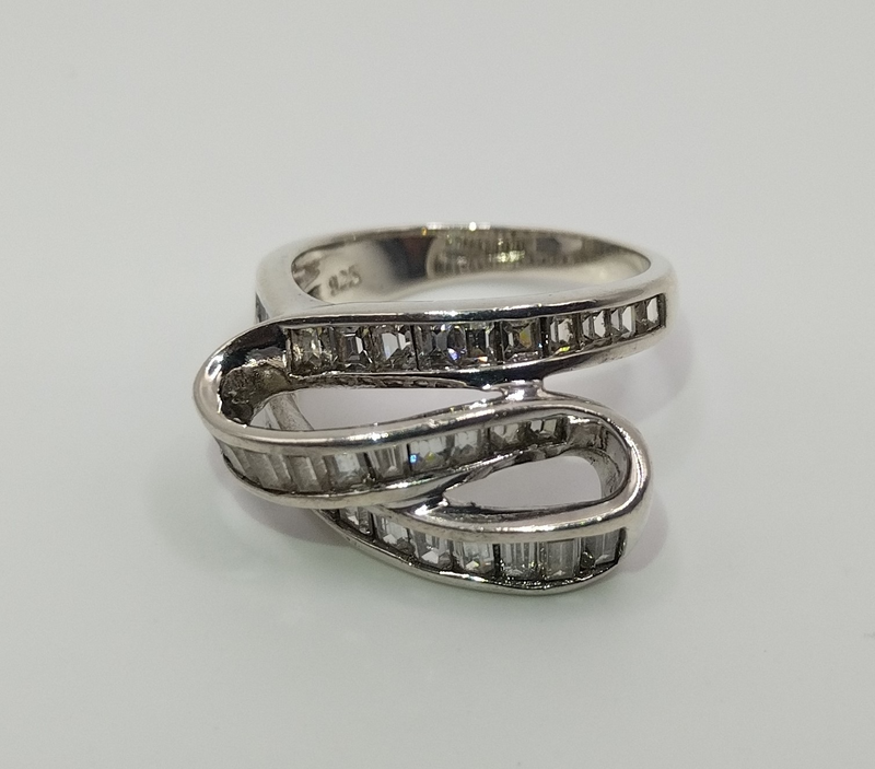Silver Ring With Banquette CZS