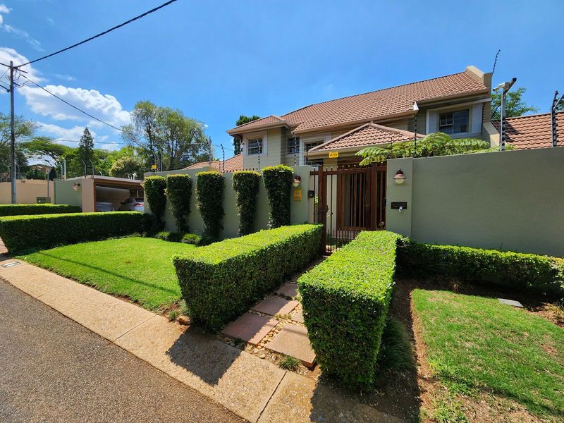 3 Bedroom House for Sale in Menlo Park