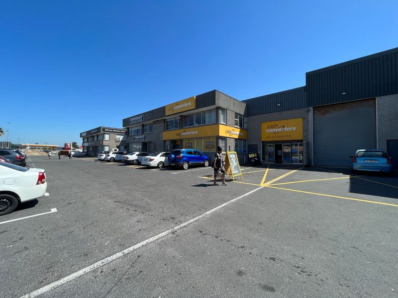 Retail Warehouse To Let in Montague Gardens