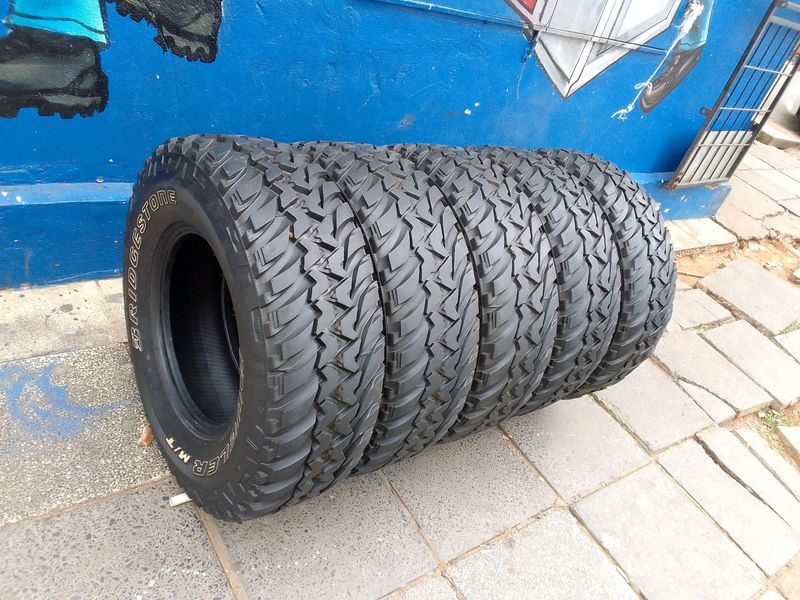 Set of 5x265/75R16 Bridgestone Dueler M/T Mud-Terian Tyres. This 5 tyres are in perfect condition