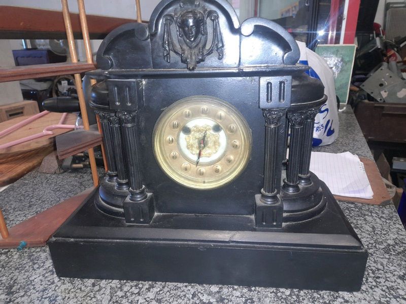 Mantel clock(Battery operated)