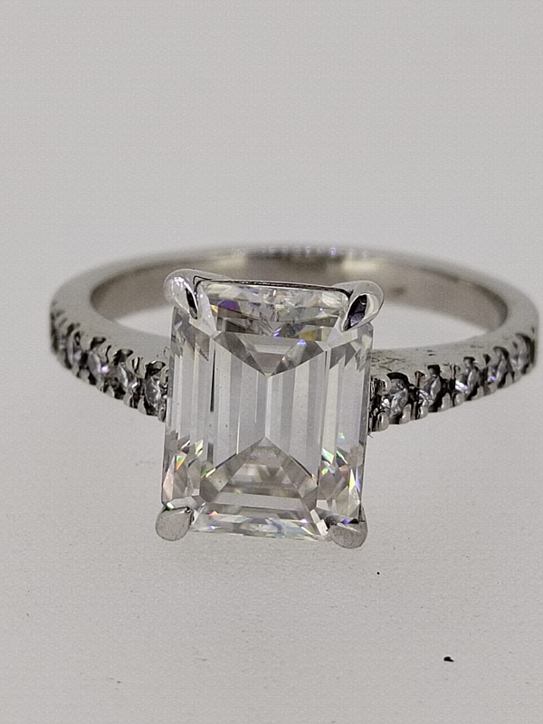 White Gold Emerald solitaire Ring