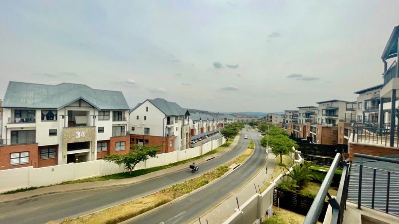 Modern 2 Bedroom, 2 Bath Rental Unit in Central Park, Oakdene