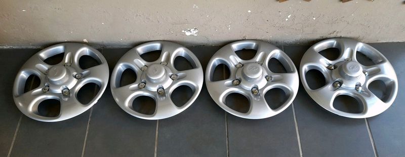Oem 16 inch hubcaps for mahindra