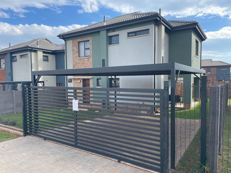 Secure 4 bedroom house 8km from Pretoria CBD