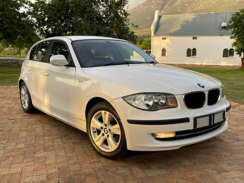 2010 BMW 118i Exclusive LCI e87 M/T