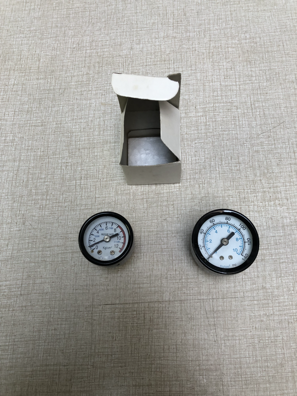 Air pressure gauges x 2 1/4&#34; size tread