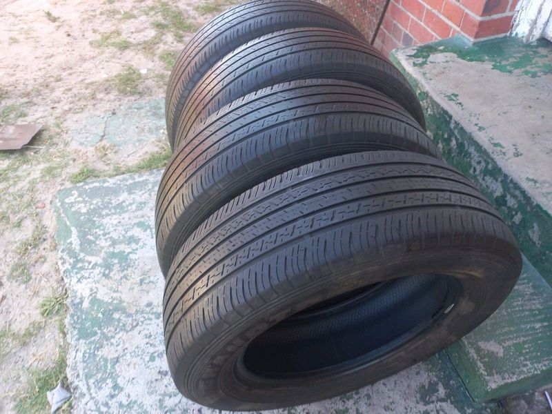 4 × 225/65R17 Dunlop Grandtrek tyres