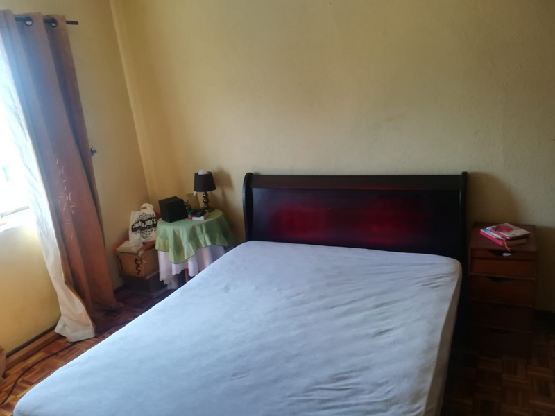 Large Bedroom to Let - Contact : 081 394 1818