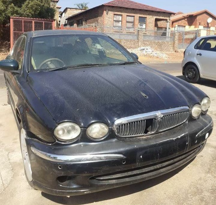 JAGUAR X-TYPE STRIPPING FOR SPARES OR PARTS FOR SALE.