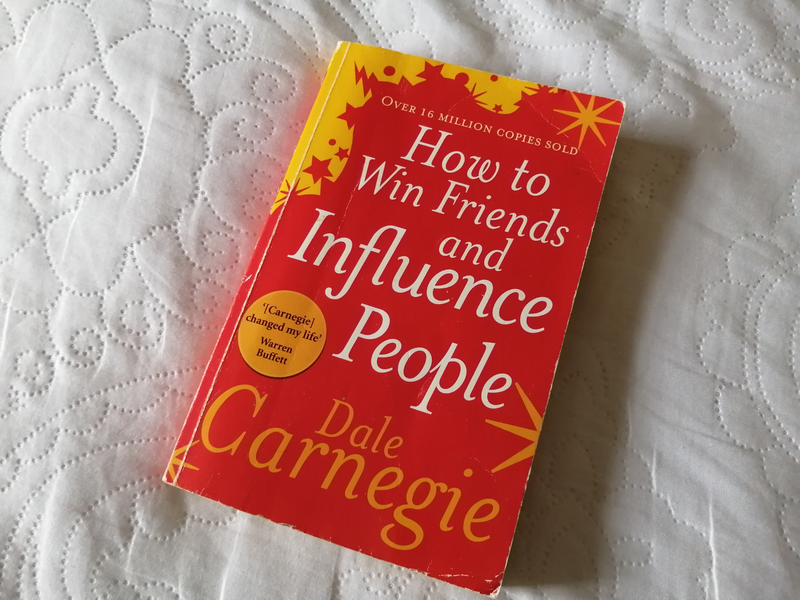How to win friends and influence people dale carnegie book R100
