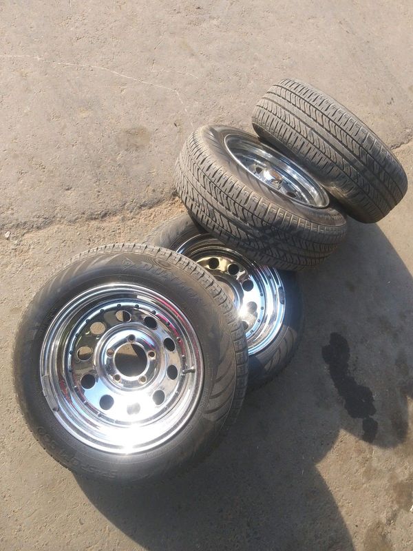 CHROME RIMS WITH TYRES FOR SALE