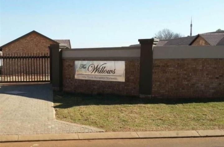 Townhouse To Let - The Willows Complex